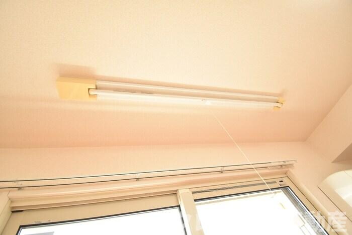 物件内観写真22　(室内物干し)