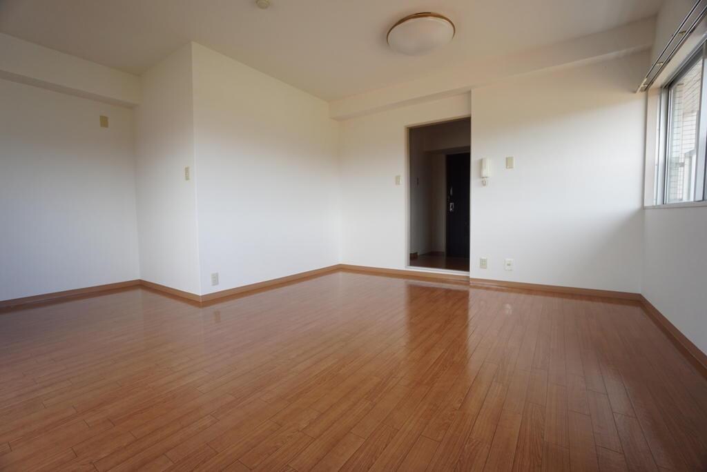 物件内観写真3　(リビング)