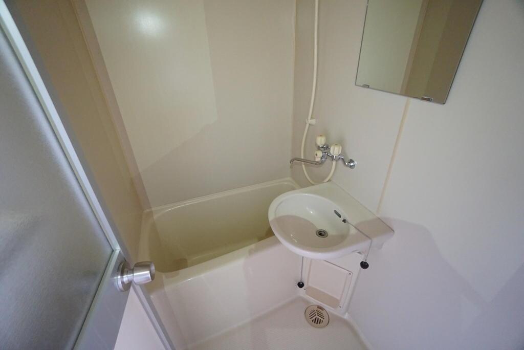 物件内観写真5　(バス・シャワールーム)