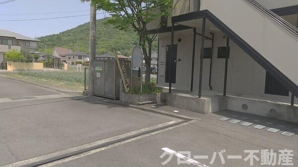 エントランス(敷地内ゴミ庫)