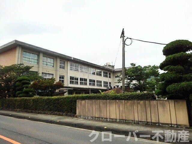 物件外観写真8　(三豊市立比地小学校まで600m)