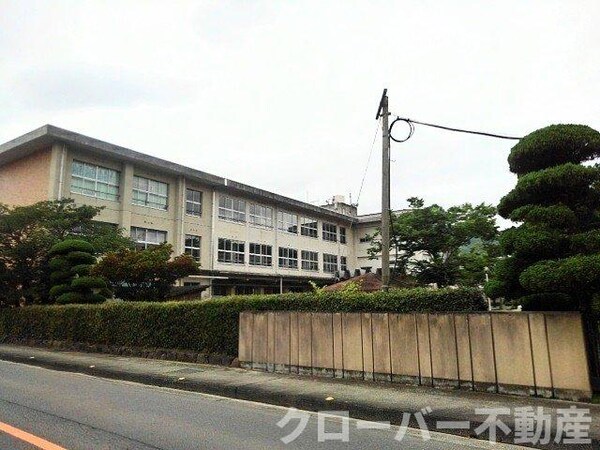 周辺環境(三豊市立比地小学校まで600m)
