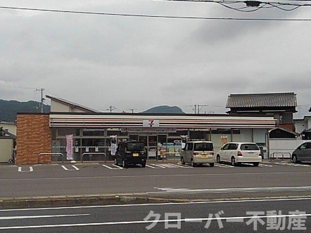 物件外観写真4　(セブンイレブン三豊市役所前店まで550m)