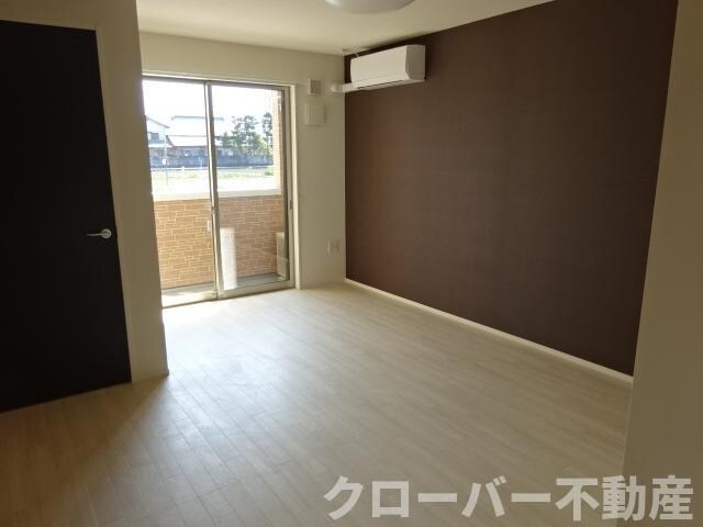 物件内観写真2　(リビング)