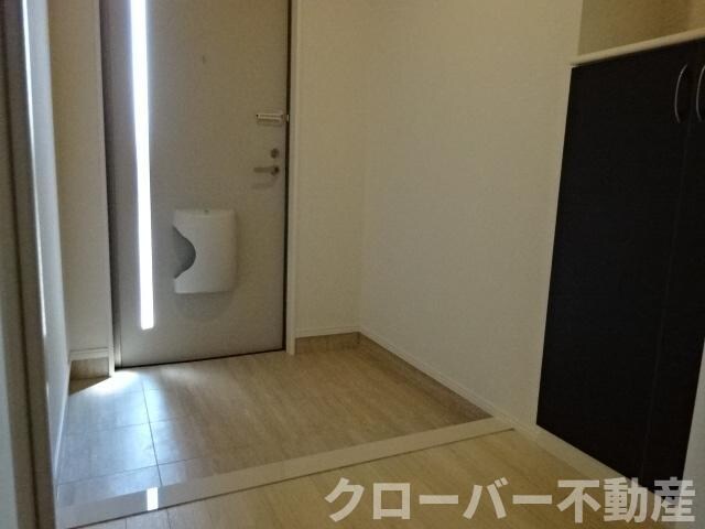 物件内観写真16　(玄関)