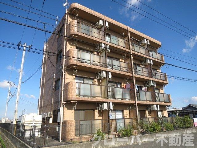 物件外観写真2　(タイル張りのきれいな外観)