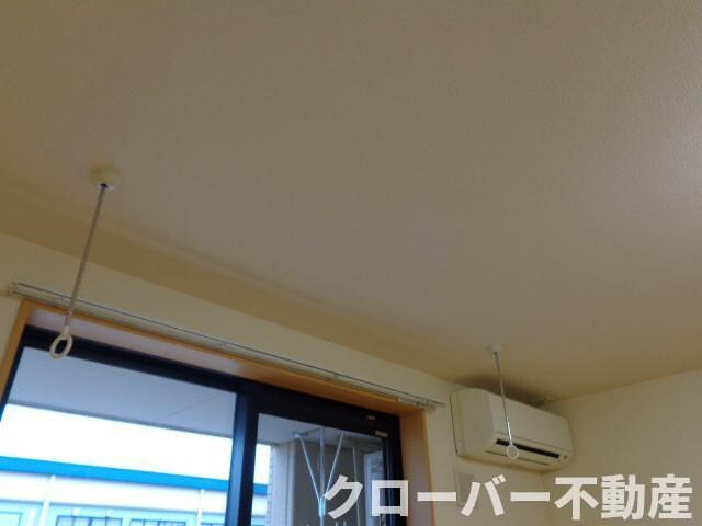 物件内観写真9　(室内物干し)