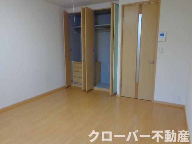 物件内観写真12　(洋室のクローゼット)