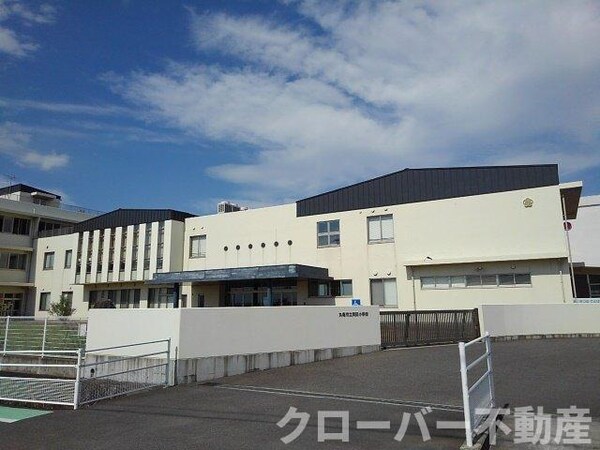 周辺環境(丸亀市立岡田小学校まで1100m)