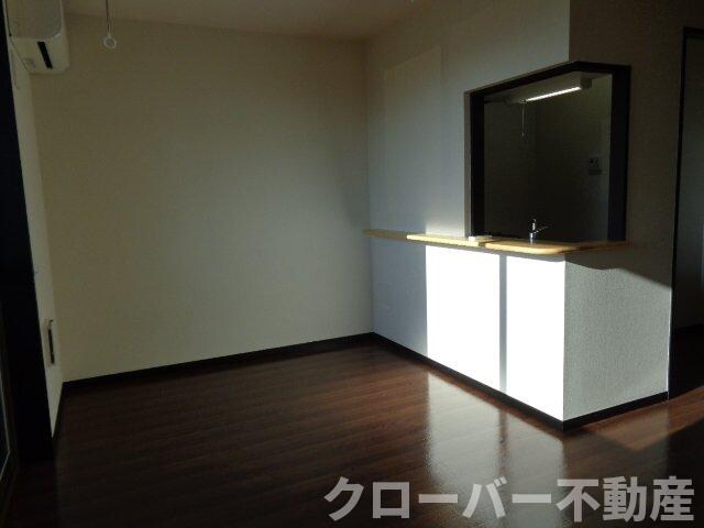 物件内観写真2　(リビング)