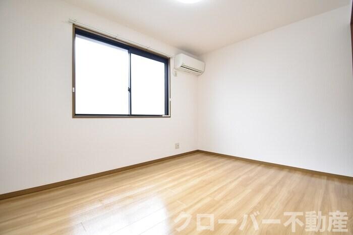 物件内観写真10　(洋室６帖)