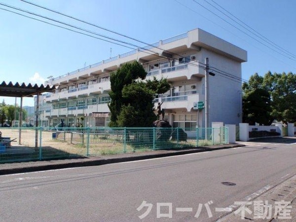 周辺環境(三豊市立勝間小学校まで1300m)