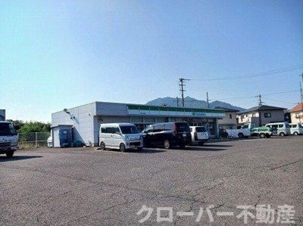 周辺環境(ファミリーマートさんまで550m)