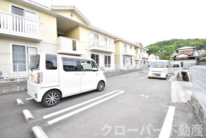 物件外観写真2　(駐車場)