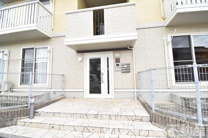 物件外観写真3　(エントランス)