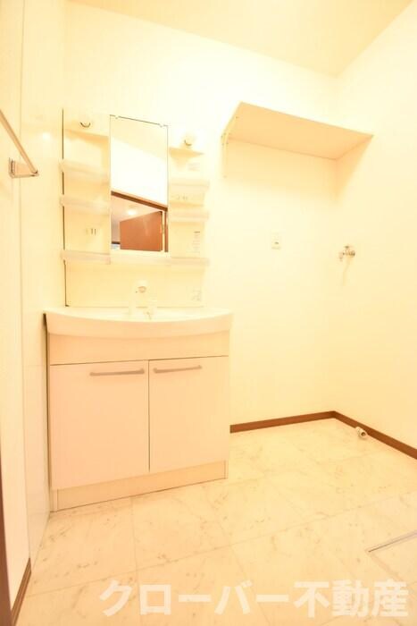 物件内観写真10　(洗髪洗面化粧台・室内洗濯機置場)