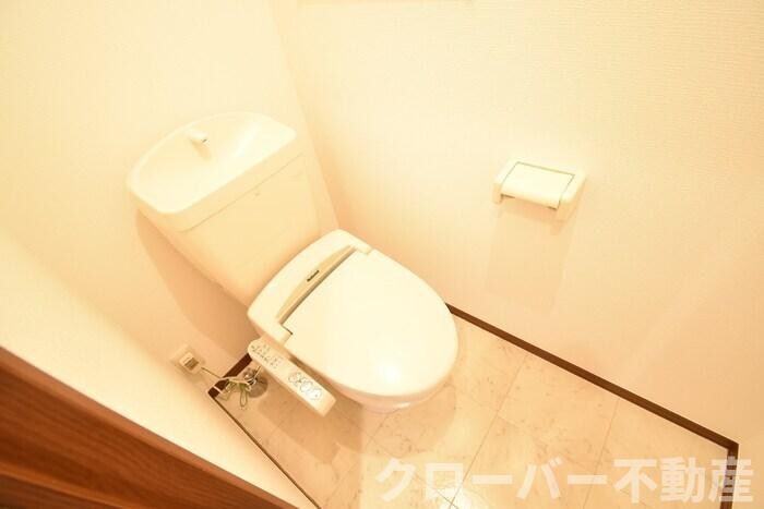 物件内観写真11　(温水洗浄暖房便座)