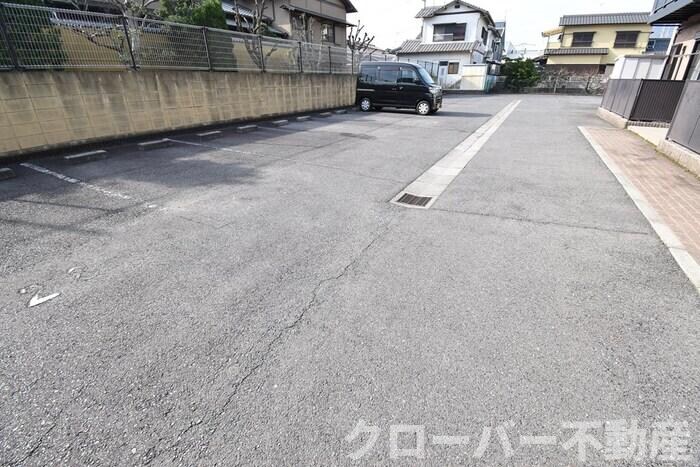 物件外観写真2　(駐車場)