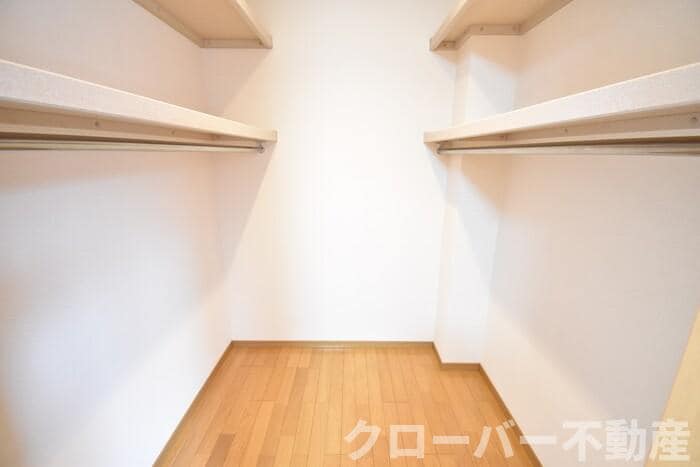 物件内観写真11　(ウォークインクローゼット)