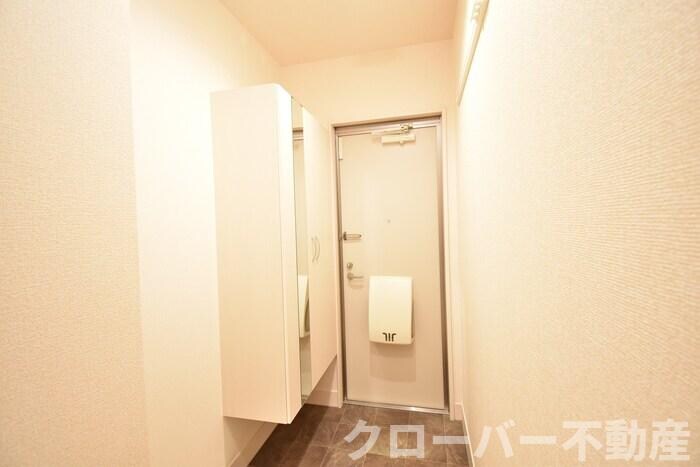 物件内観写真12　(玄関)