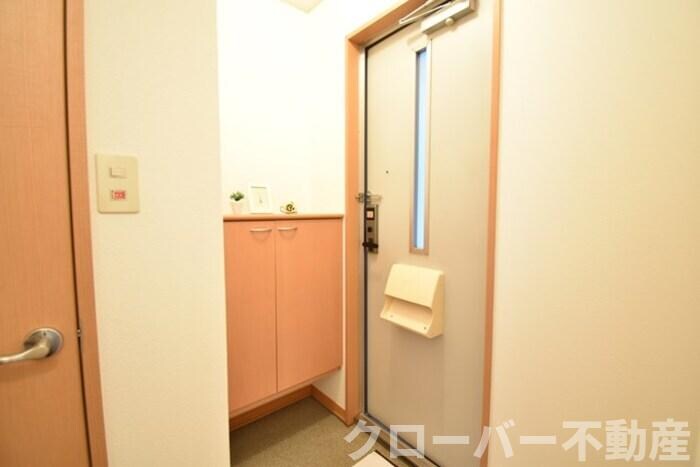 物件外観写真2　(玄関)
