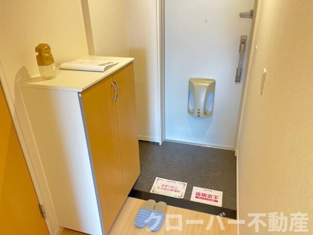 物件内観写真18　(玄関)