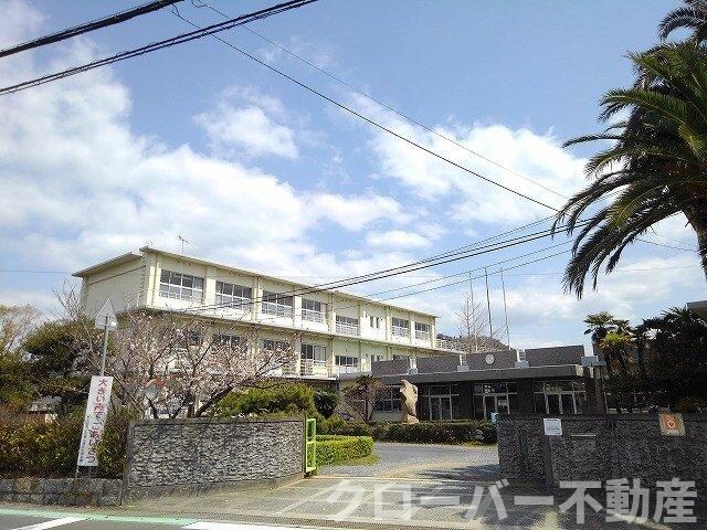 物件外観写真4　(坂出市立林田小学校まで1800m)