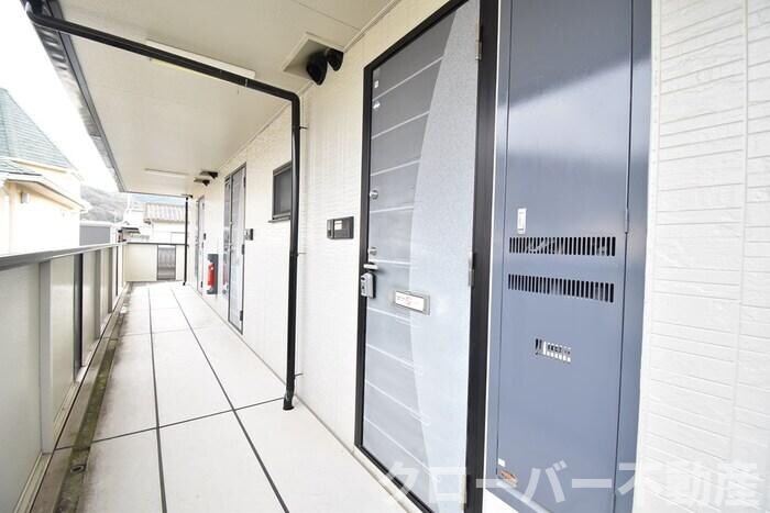 物件外観写真3　(玄関)