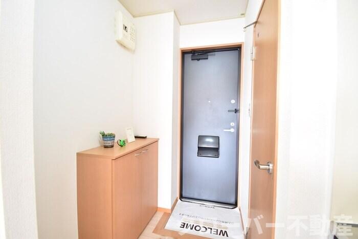 物件内観写真12　(玄関)