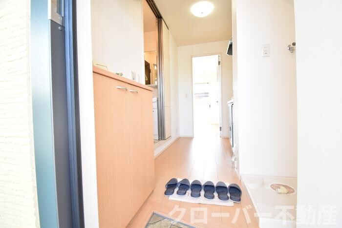 物件内観写真11　(玄関)
