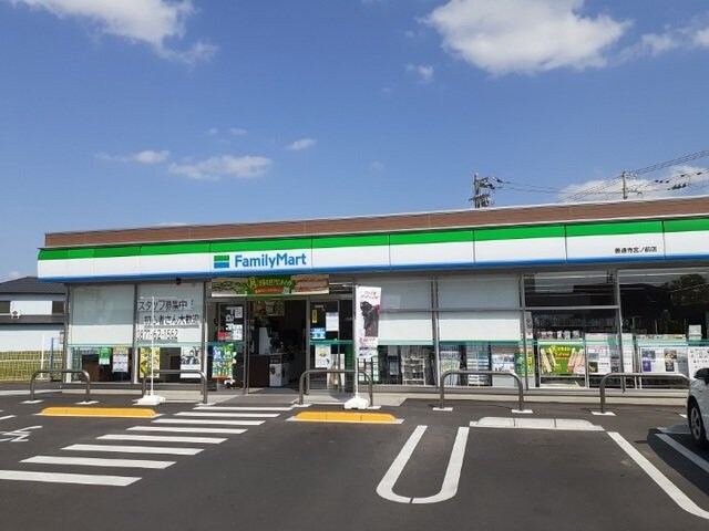 物件外観写真3　(ファミリーマート善通寺宮ノ前店まで750m)