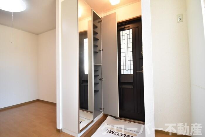 物件内観写真11　(玄関)