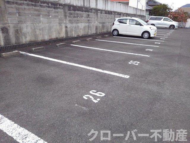 物件外観写真5　(敷地外駐車場)