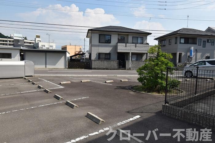 物件外観写真2　(駐車場)