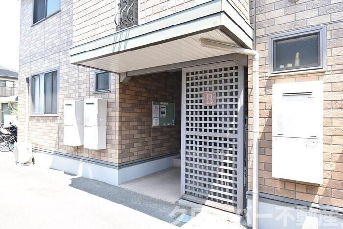 物件外観写真3　(エントランス)