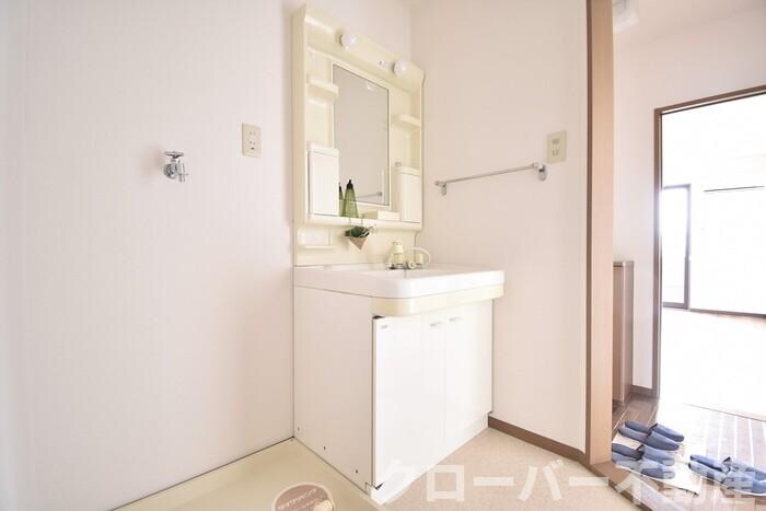 物件内観写真8　(洗髪洗面化粧台・室内洗濯機置場)