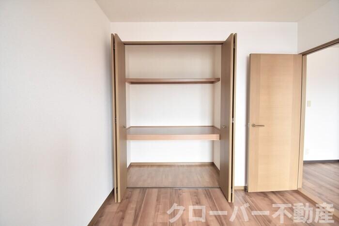 物件内観写真10　(物入)