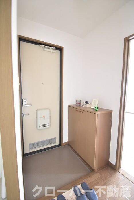 物件内観写真11　(玄関・シューズボックス（カウンタータイプ）)