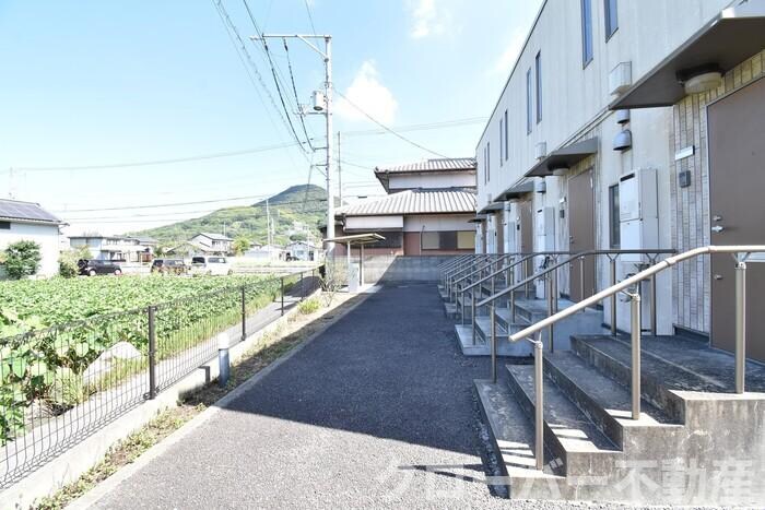 物件外観写真3　(エントランス)