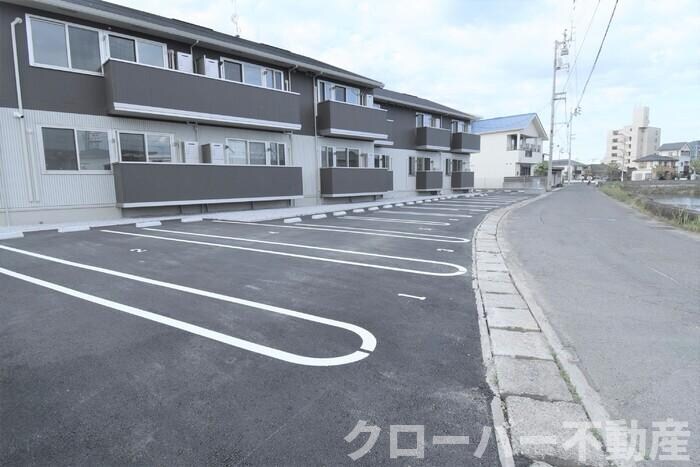 物件外観写真4　(駐車場)