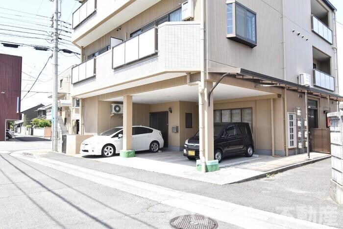 物件外観写真2　(駐車場)