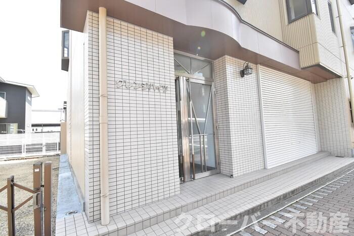 物件外観写真4　(エントランス)