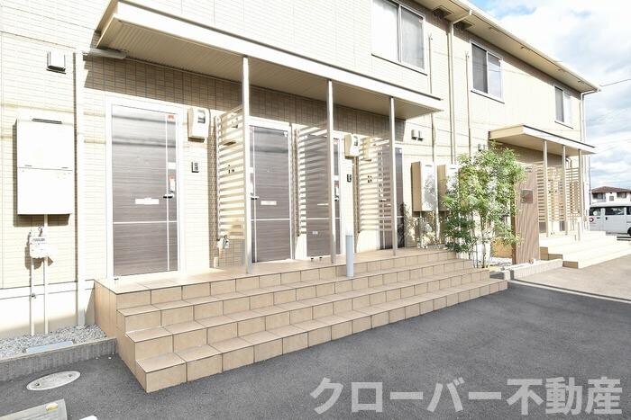 物件外観写真3　(エントランス)