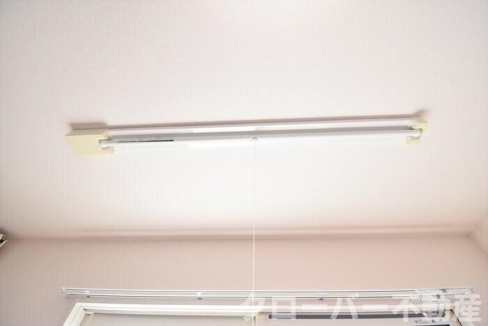 物件内観写真18　(室内物干し)