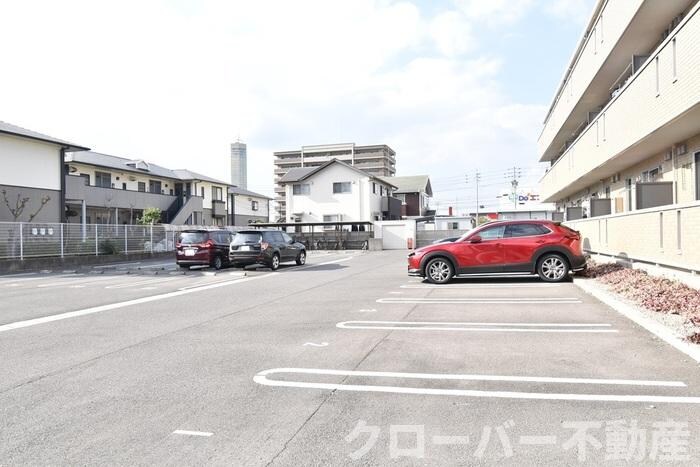 物件外観写真2　(駐車場)