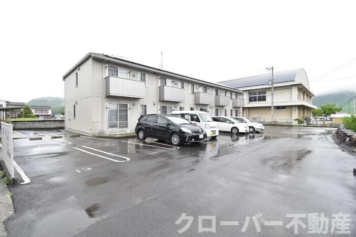 物件外観写真2　(駐車場)