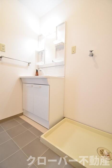 物件内観写真8　(洗髪洗面化粧台・室内洗濯機置場)