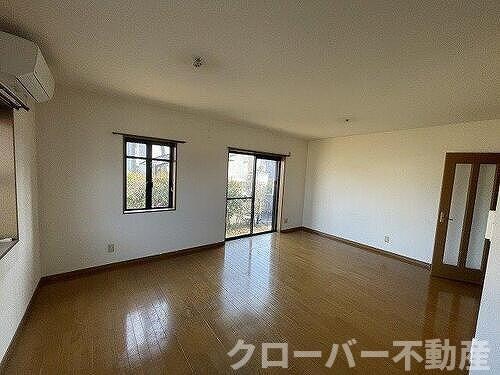 物件内観写真3　(原状回復工事前)