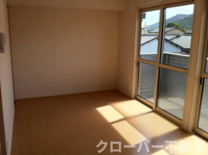 物件内観写真3　(ＬＤＫ13帖)