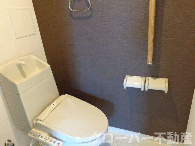 物件内観写真10　(シャワー付トイレ)